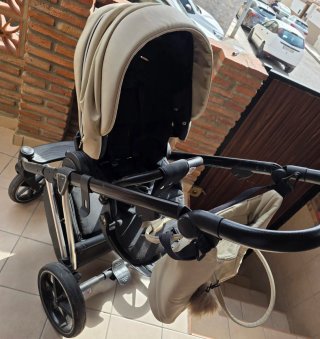 Carro de bebé beige
