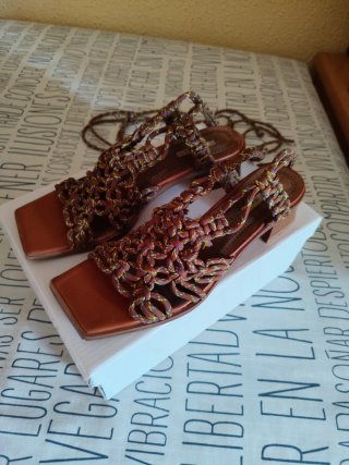 Sandalias CORINA marrones atadas