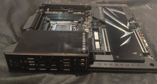 Ryzen 7 9850X3D + ASUS ROG Crosshair X870E Extreme