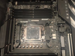Ryzen 7 9850X3D + ASUS ROG Crosshair X870E Extreme