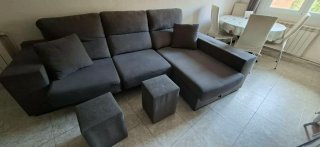 Sofá modular gris con almacenaje