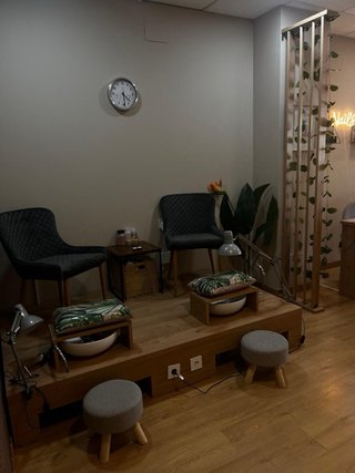 ALQUILER ESPACIO DE MANICURA Y PEDICURA