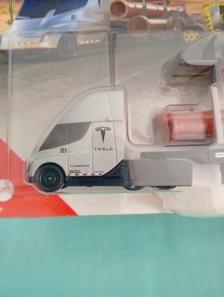 Matchbox Convoy Tesla Semi & Pipe Trailer
