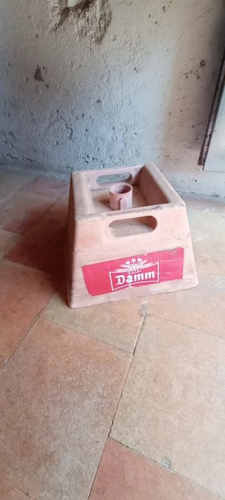 Conjunto terraza: 4 sillas, mesa y sombrilla + pie
