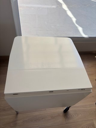Mesa abatible blanca con ruedas