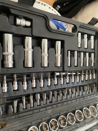 Maletín de herramientas Tork y Dados