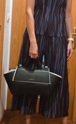Bolso piel,negro,de Adolfo Domínguez