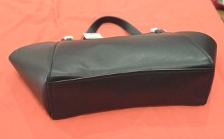 Bolso piel,negro,de Adolfo Domínguez