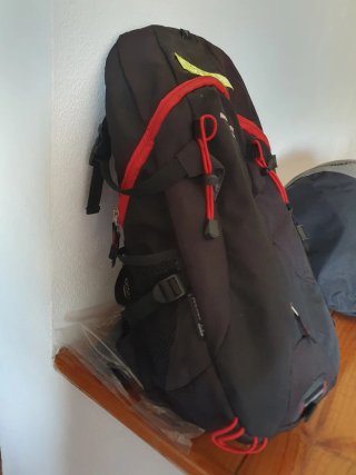 Mochila RUNFIT Negra y Roja