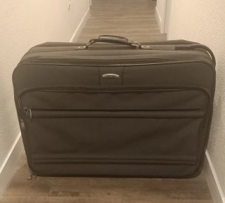 Maleta grande semirrígida con ruedas