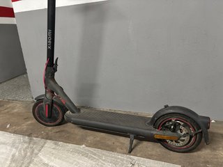 Patinete Xiaomi Eléctrico, modelo PRO. Año 2023
