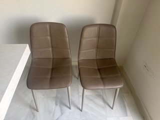 Mesa comedor extensible Torga y 4 sillas