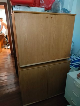 Armario bajo con dos puertas abatibles, laminado