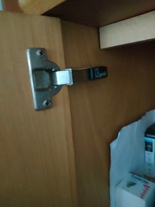 Armario bajo con dos puertas abatibles, laminado