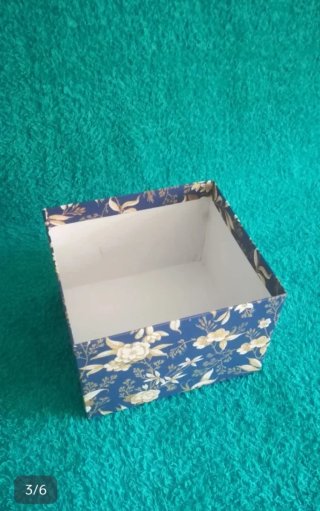 CAJA de CARTÓN FLORES