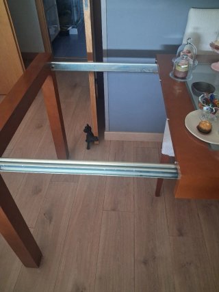 Mesa de sslon de madrra y cristal