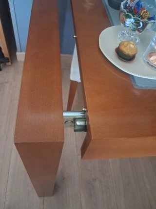 Mesa de sslon de madrra y cristal