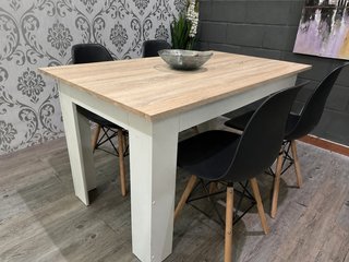 Mesa comedor 140cm y 4 sillas negras