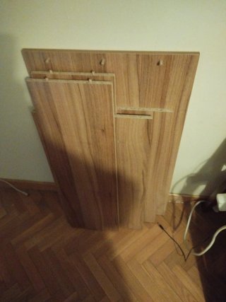 Mesa de escritorio de madera, con bandeja