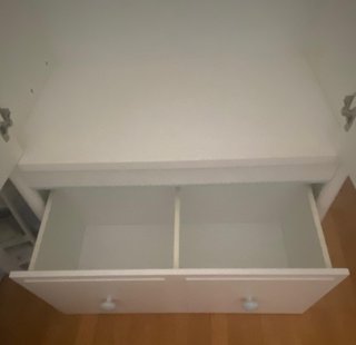 Armario de madera blanco