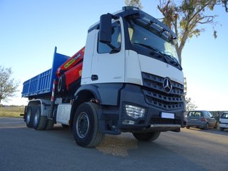Mercedes AROCS 33 51--CAMIONES CON GRUA