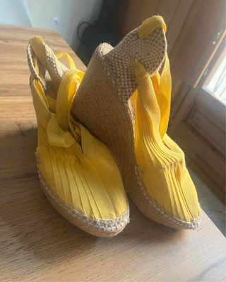 Sandalias cuña amarillas talla 40
