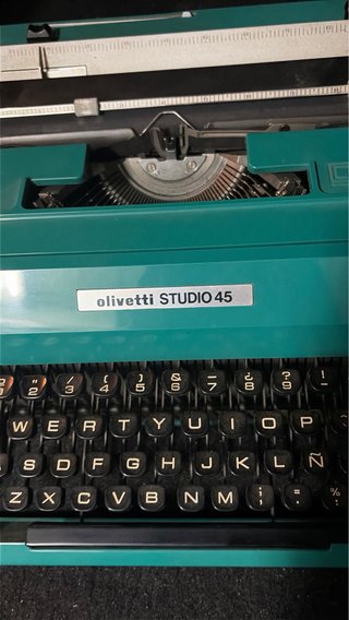 Máquina de escribir Olivetti Studio 45