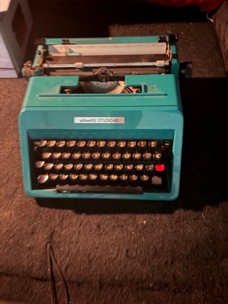 Máquina de escribir Olivetti Studio 45