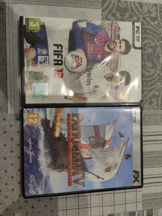 Juegos PC FIFA 12 y Patrician IV