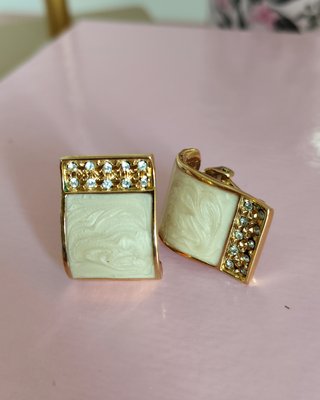 Pendientes vintage dorados nácar crema y stras