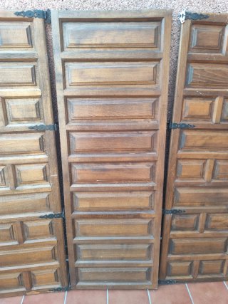 Puertas de madera maciza antiguas