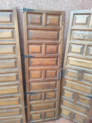 Puertas de madera maciza antiguas