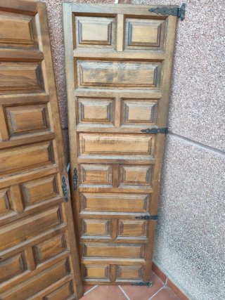 Puertas de madera maciza antiguas