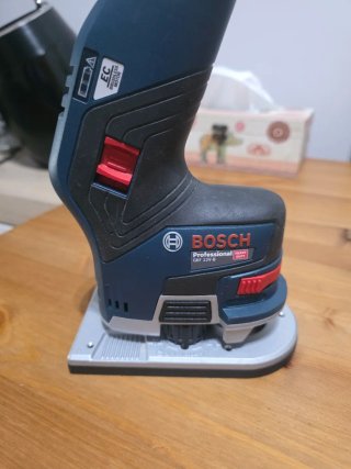 Fresadora Cantos Bosch GKF 12V-8