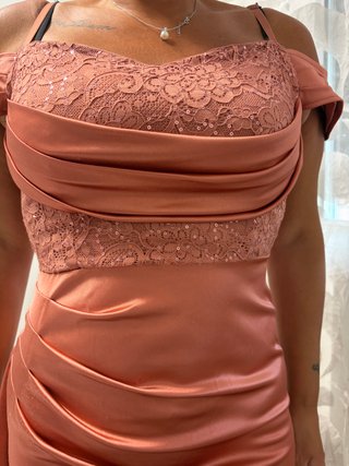 Abito elegante color rame-terracotta