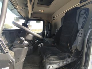 Mercedes ANTOS 26 400--CAMIONES CON GRUA