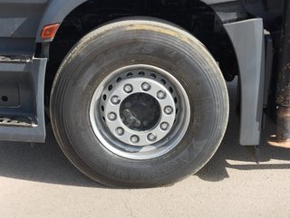 Mercedes ANTOS 26 400--CAMIONES CON GRUA