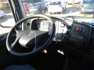 Mercedes ATEGO 1524--CAMIONES CON GRUA
