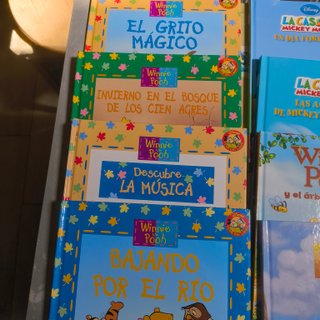 Lote 15 cuentos infantiles Disney, Pitufos, Pocoyó