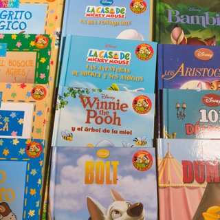 Lote 15 cuentos infantiles Disney, Pitufos, Pocoyó