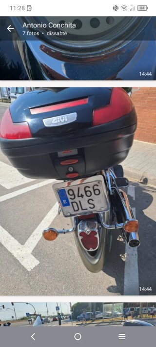 Yamaha Cruiser Negra, dorada. Reloj en el manillar