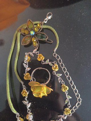 Conjunto collar, pulsera y anillo flor