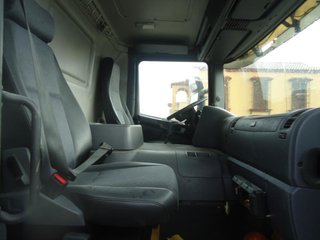 Scania P 360--CAMIONES CON GRUA