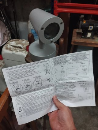 Foco proyector orientable gris