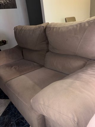 Dos sofás beige de 3 y 2 plazas tela