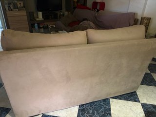 Dos sofás beige de 3 y 2 plazas tela