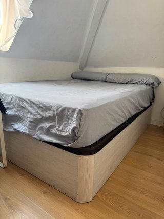 Canapé y colchón como nuevos