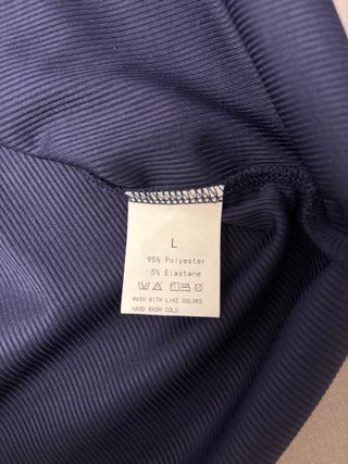 Vestito blu notte con cut-out e maniche a campana