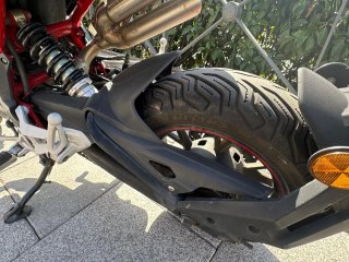 Benelli TNT 125 2017 Negra y Roja