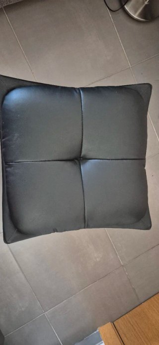 Sillón moderno piel sintética negro + butaca